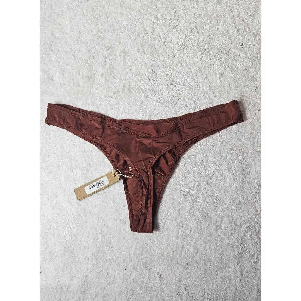 Skims  panty Nwt‎